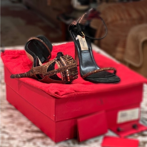 VALENTINO GARAVANI GLAM MASK TRIBE BLACK SUEDE CRYSTAL HEEL SANDALS SIZE 36 (7) - Picture 3 of 17